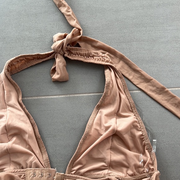 Halter runched crop top. NEVER WORN.Tag still on. Adjustable back and top sizing - Picture 3 of 4